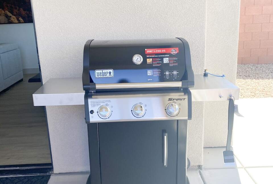 Stylish 3-bedroom Townhouse Near St. George with Hot Tub and Mountain Views - Santa Clara, Utah