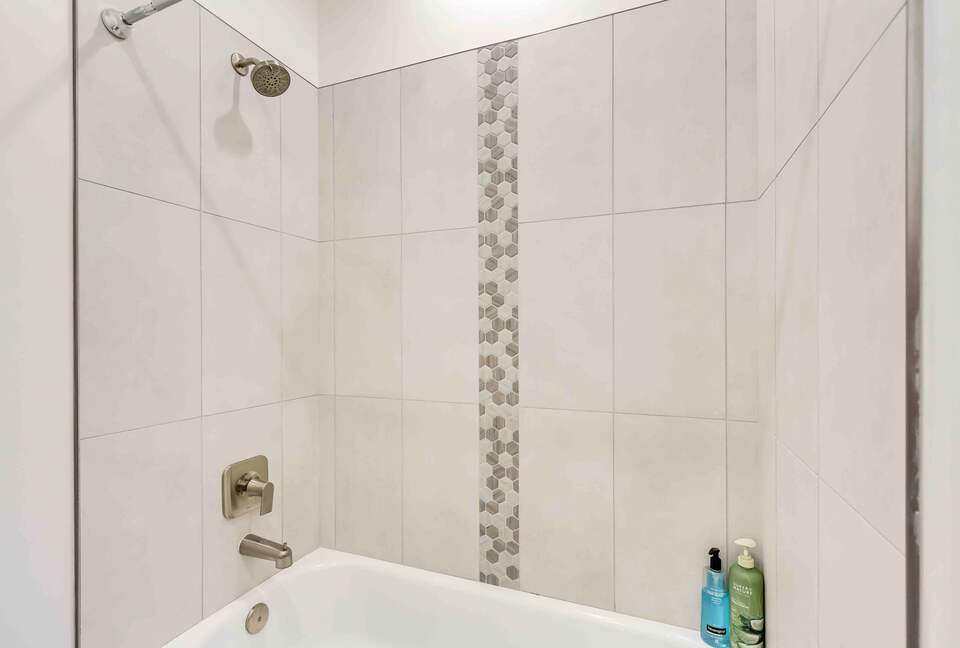 Stylish 3-bedroom Townhouse Near St. George with Hot Tub and Mountain Views - Santa Clara, Utah