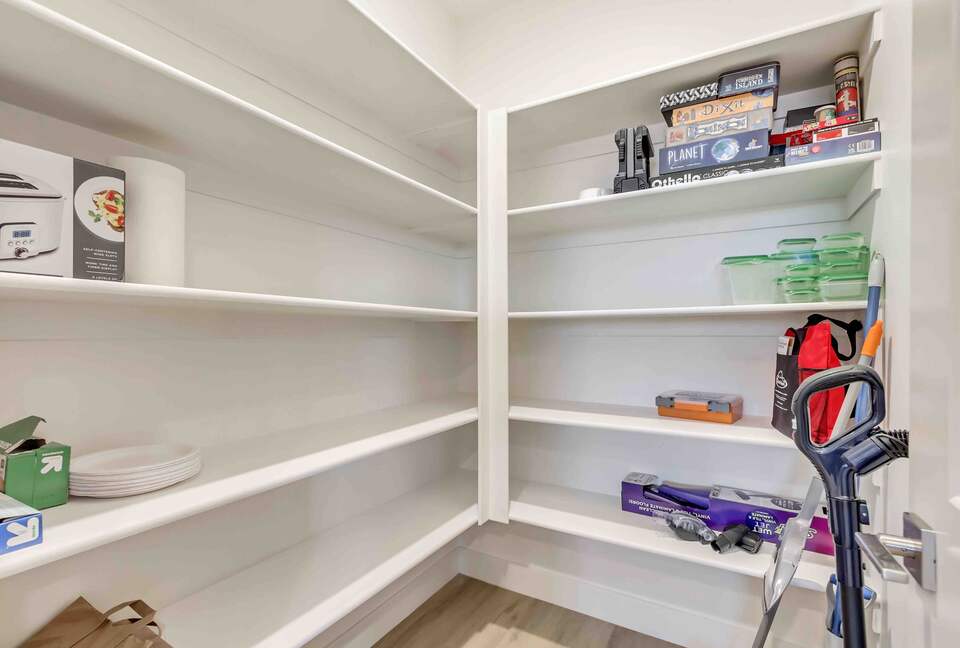 Stylish 3-bedroom Townhouse Near St. George with Hot Tub and Mountain Views - Santa Clara, Utah