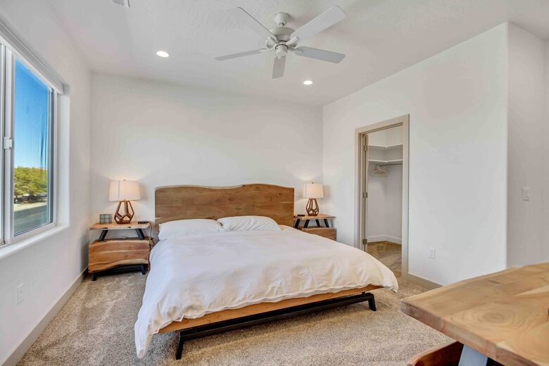 Stylish 3-bedroom Townhouse Near St. George with Hot Tub and Mountain Views - Santa Clara, Utah