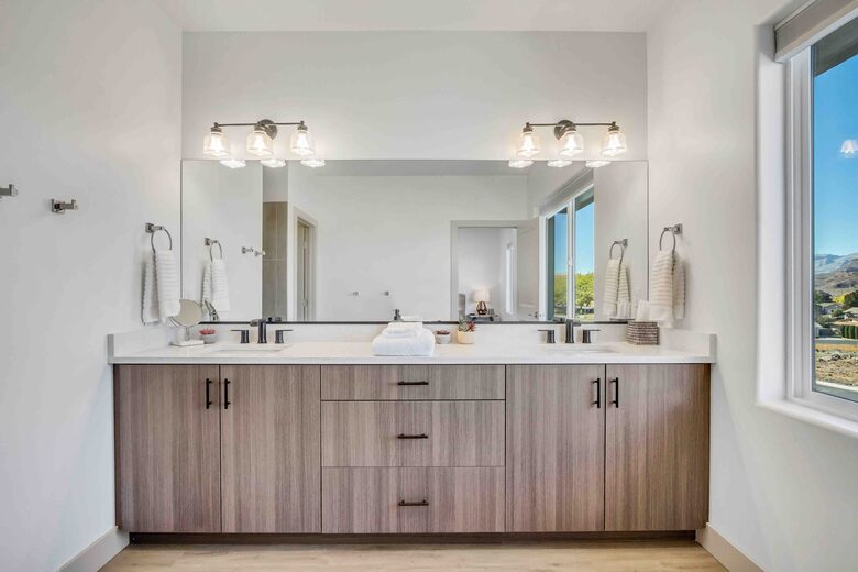 Stylish 3-bedroom Townhouse Near St. George with Hot Tub and Mountain Views - Santa Clara, Utah