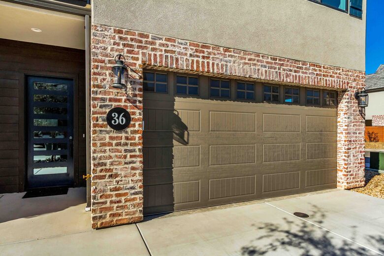 Stylish 3-bedroom Townhouse Near St. George with Hot Tub and Mountain Views - Santa Clara, Utah