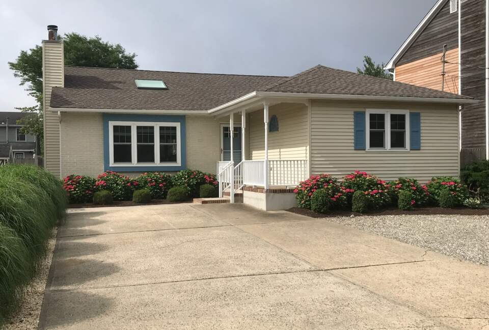 Charming Jersey Shore Beach Cottage | Close to Beaches, Town and Parks - Point Pleasant, New Jersey