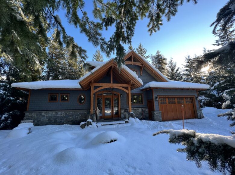 Contemporary Mountain Chalet Near Whistler - Black Tusk Village, Canada