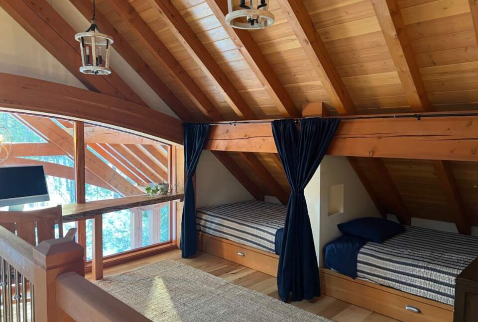 Contemporary Mountain Chalet Near Whistler - Black Tusk Village, Canada