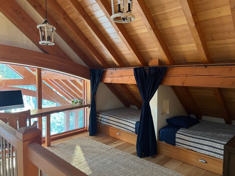 Contemporary Mountain Chalet Near Whistler - Black Tusk Village, Canada