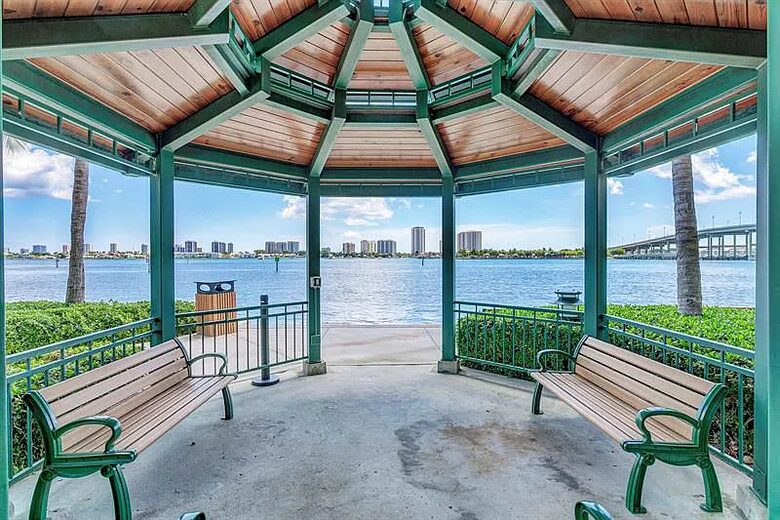 Palm Beach Marina Grande Retreat - Riviera Beach, Florida