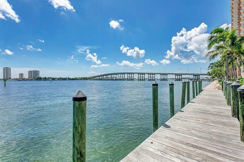 Palm Beach Marina Grande Retreat - Riviera Beach, Florida