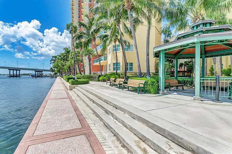 Palm Beach Marina Grande Retreat - Riviera Beach, Florida