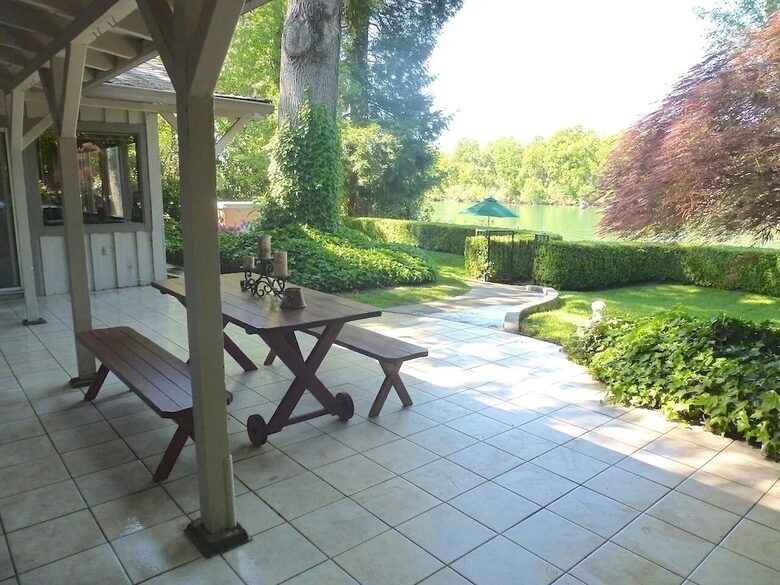 Amazing River Retreat Overlooking the Sacramento River - Anderson, California