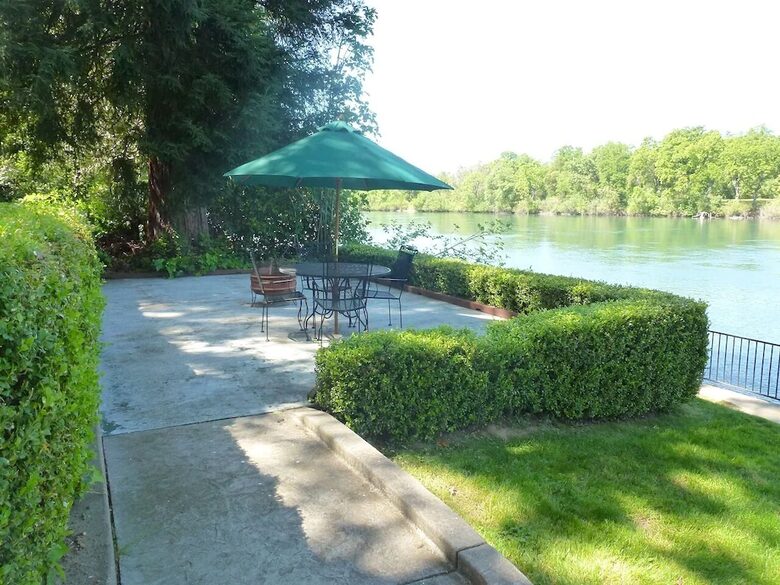 Amazing River Retreat Overlooking the Sacramento River - Anderson, California