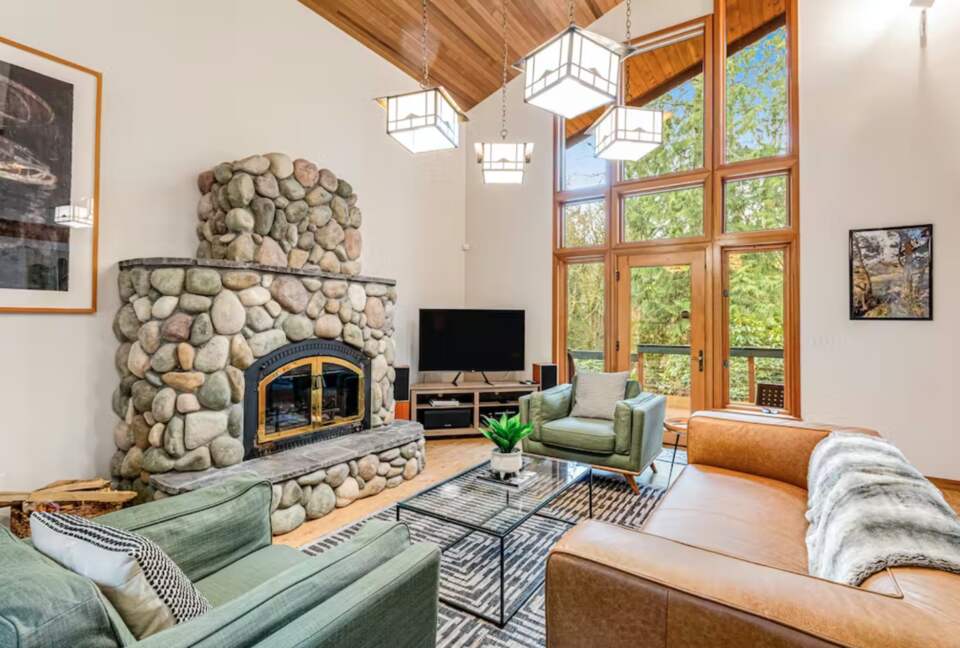 Bainbridge Island Beauty with an Indoor Pool - Bainbridge Island, Washington