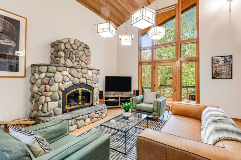 Bainbridge Island Beauty with an Indoor Pool - Bainbridge Island, Washington