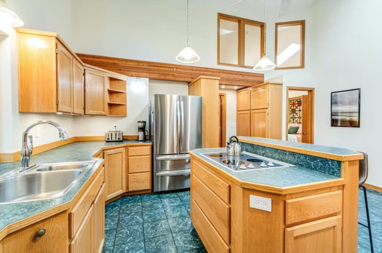 Bainbridge Island Beauty with an Indoor Pool - Bainbridge Island, Washington