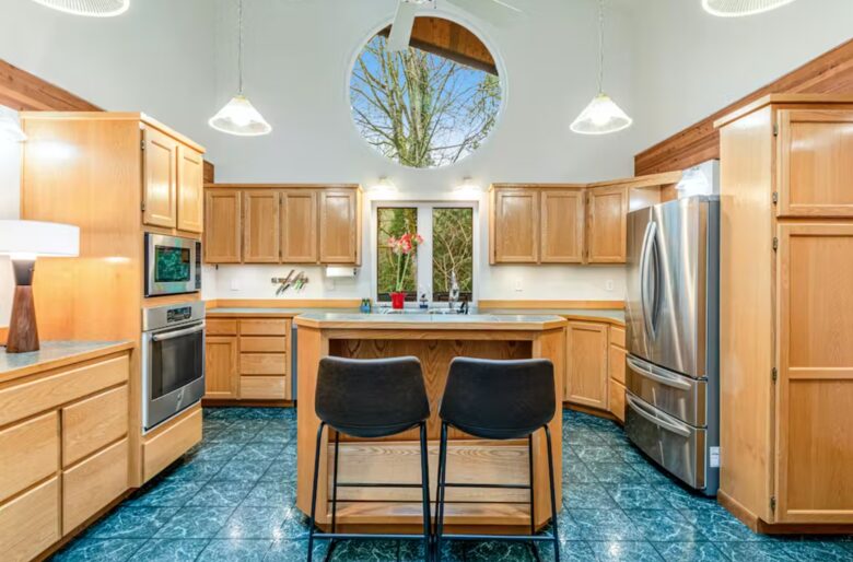 Bainbridge Island Beauty with an Indoor Pool - Bainbridge Island, Washington