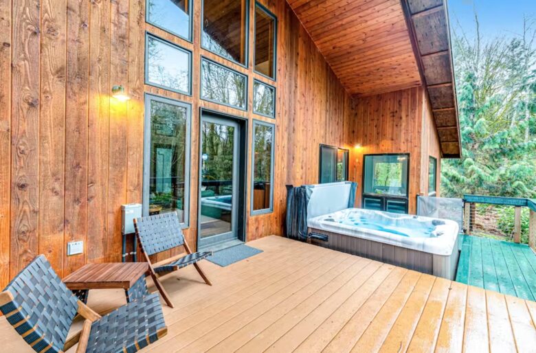 Bainbridge Island Beauty with an Indoor Pool - Bainbridge Island, Washington