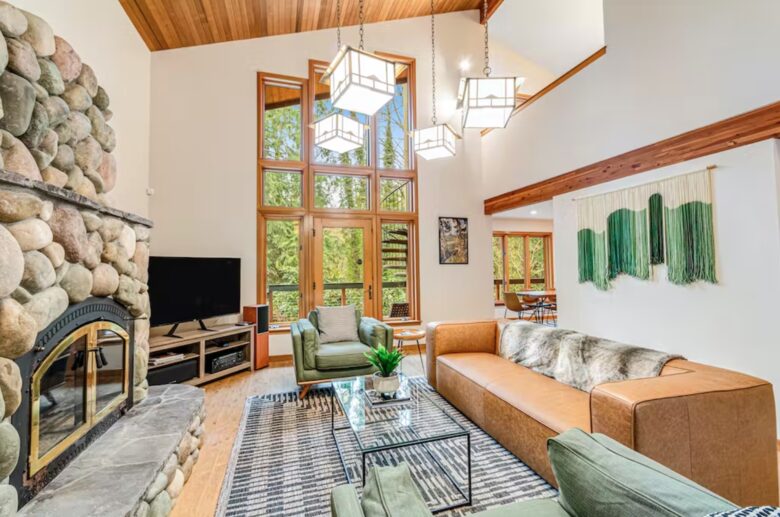 Bainbridge Island Beauty with an Indoor Pool - Bainbridge Island, Washington