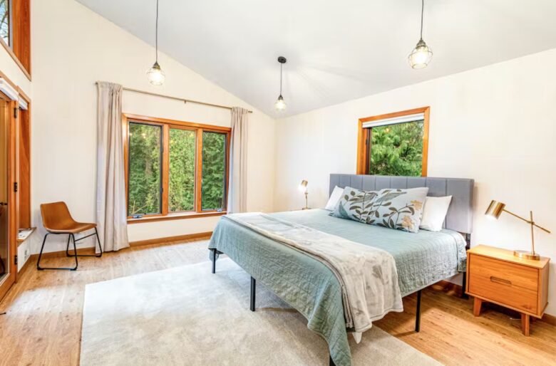 Bainbridge Island Beauty with an Indoor Pool - Bainbridge Island, Washington