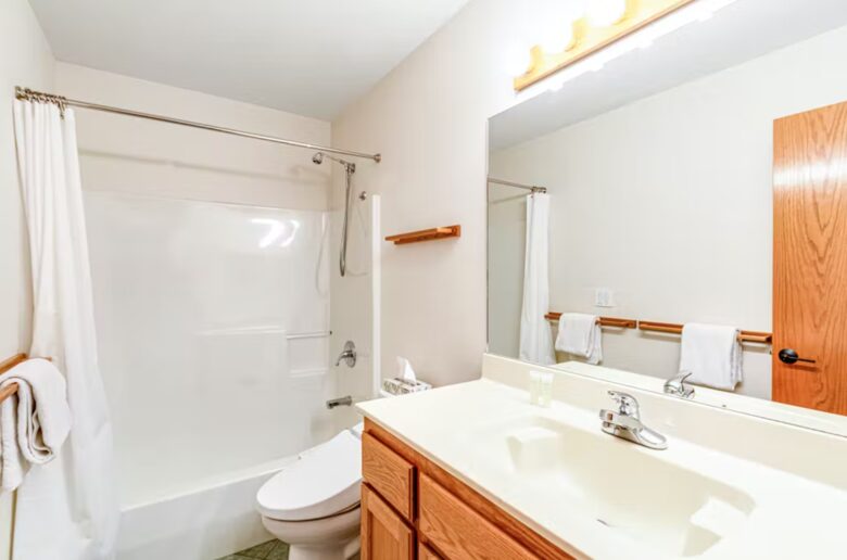 Bainbridge Island Beauty with an Indoor Pool - Bainbridge Island, Washington