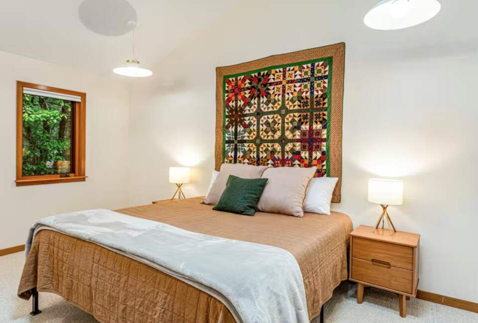 Bainbridge Island Beauty with an Indoor Pool - Bainbridge Island, Washington