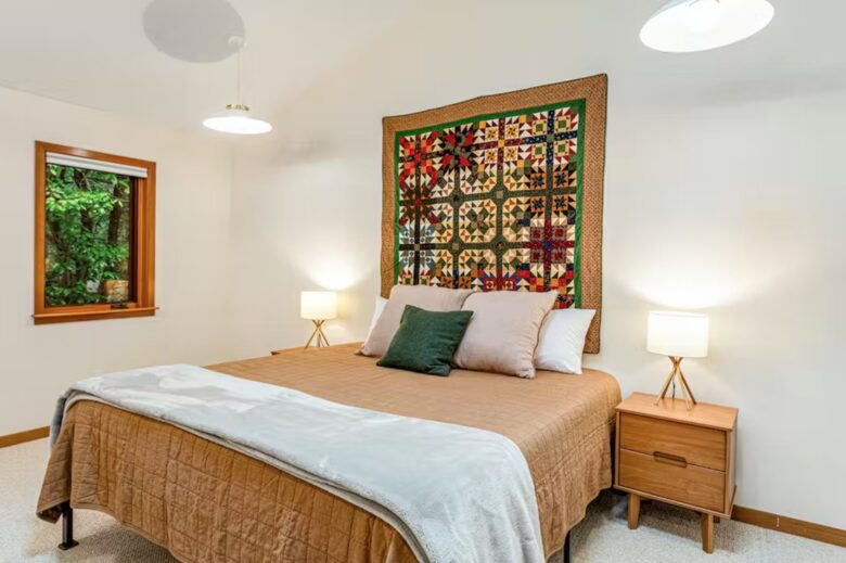 Bainbridge Island Beauty with an Indoor Pool - Bainbridge Island, Washington