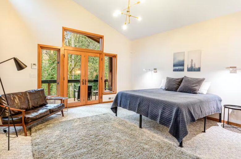 Bainbridge Island Beauty with an Indoor Pool - Bainbridge Island, Washington