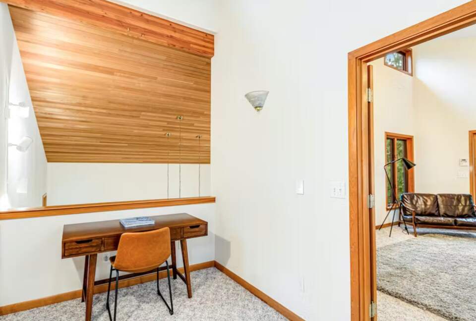 Bainbridge Island Beauty with an Indoor Pool - Bainbridge Island, Washington