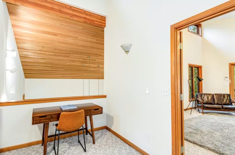 Bainbridge Island Beauty with an Indoor Pool - Bainbridge Island, Washington