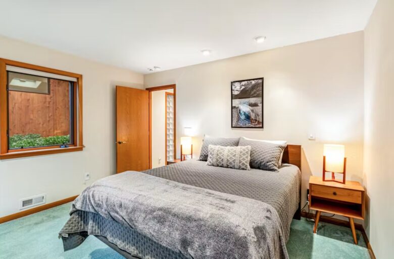 Bainbridge Island Beauty with an Indoor Pool - Bainbridge Island, Washington