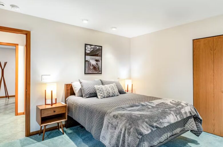 Bainbridge Island Beauty with an Indoor Pool - Bainbridge Island, Washington