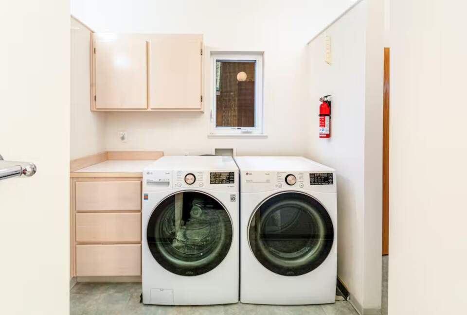 Bainbridge Island Beauty with an Indoor Pool - Bainbridge Island, Washington