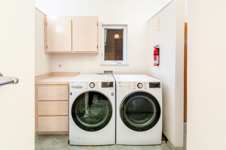 Bainbridge Island Beauty with an Indoor Pool - Bainbridge Island, Washington