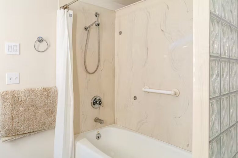 Bainbridge Island Beauty with an Indoor Pool - Bainbridge Island, Washington