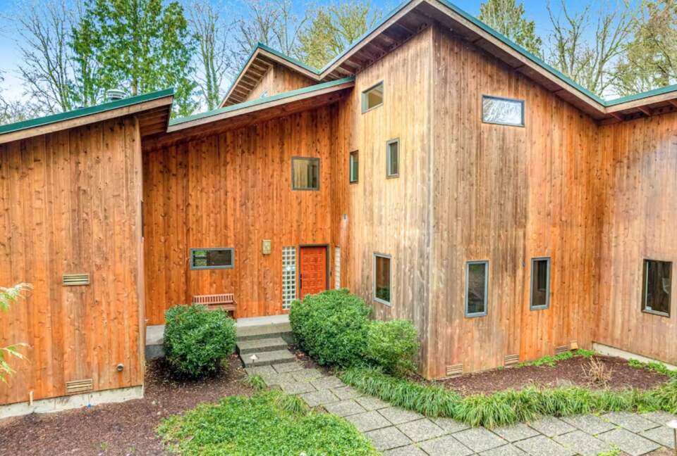 Bainbridge Island Beauty with an Indoor Pool - Bainbridge Island, Washington