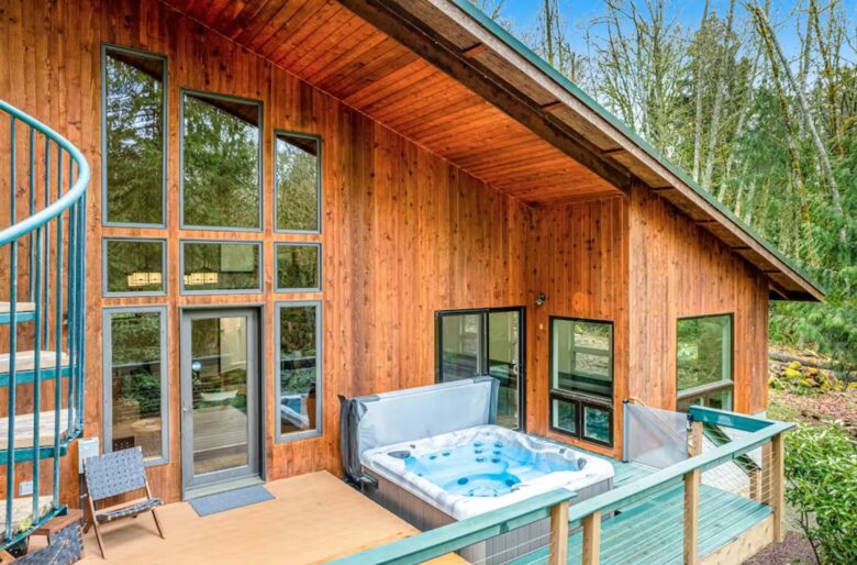 Bainbridge Island Beauty with an Indoor Pool - Bainbridge Island, Washington