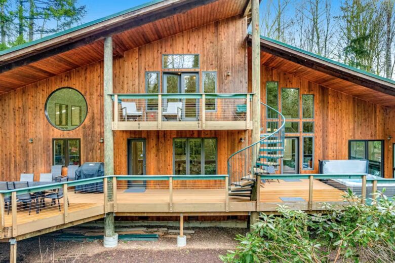 Bainbridge Island Beauty with an Indoor Pool - Bainbridge Island, Washington