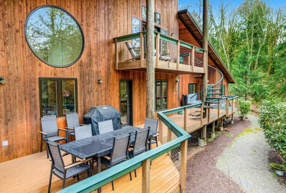 Bainbridge Island Beauty with an Indoor Pool - Bainbridge Island, Washington