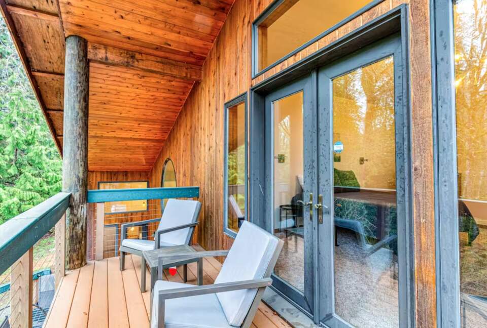 Bainbridge Island Beauty with an Indoor Pool - Bainbridge Island, Washington