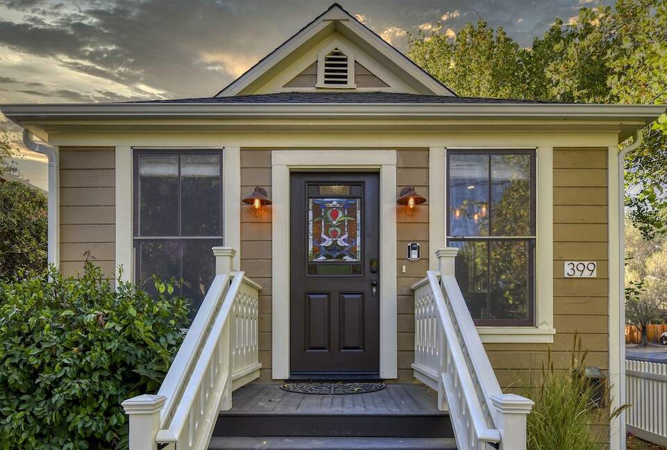 Classic Napa Downtown Cottage - Napa, California