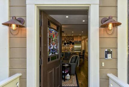 Classic Napa Downtown Cottage - Napa, California