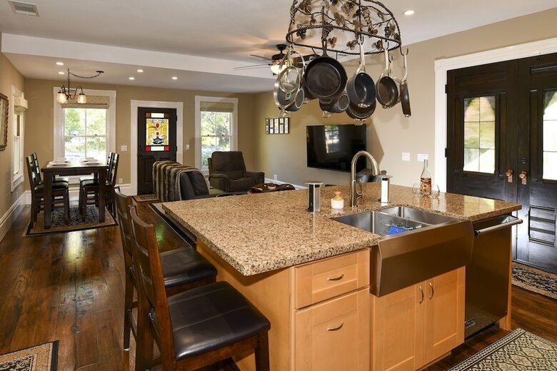 Classic Napa Downtown Cottage - Napa, California