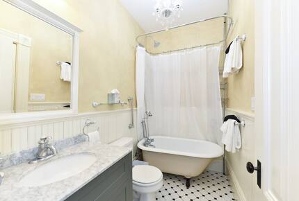 Classic Napa Downtown Cottage - Napa, California