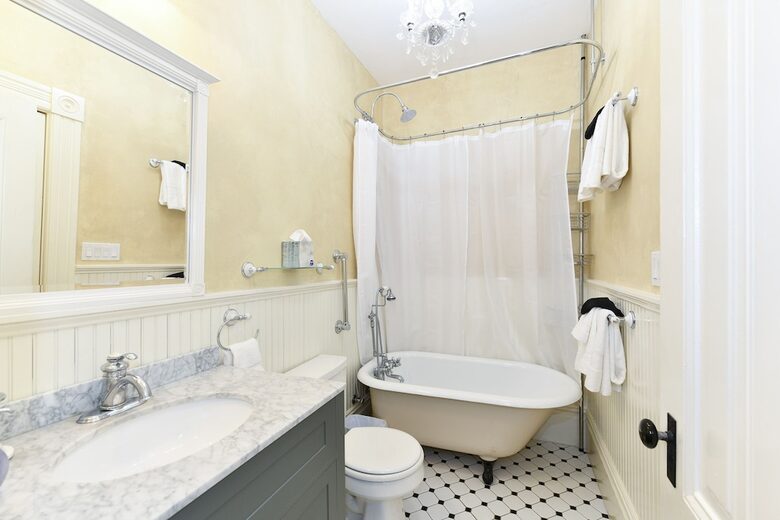 Classic Napa Downtown Cottage - Napa, California