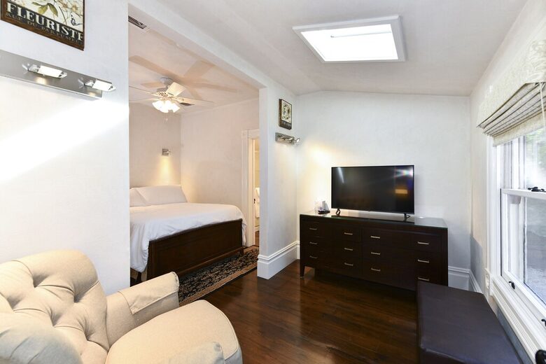 Classic Napa Downtown Cottage - Napa, California