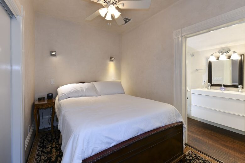 Classic Napa Downtown Cottage - Napa, California