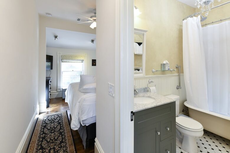 Classic Napa Downtown Cottage - Napa, California