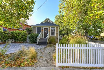 Classic Napa Downtown Cottage - Napa, California