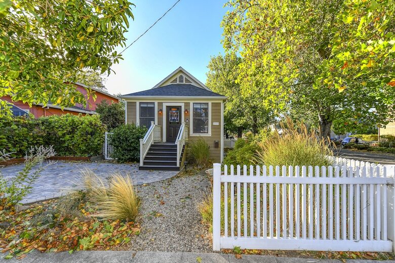 Classic Napa Downtown Cottage - Napa, California
