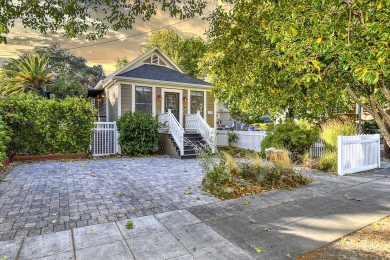Classic Napa Downtown Cottage - Napa, California