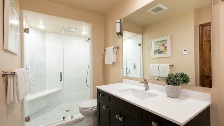 Northern Lights Large Townhome Near Village w/ Hot Tub, Parking, & Views - Whistler, Canada